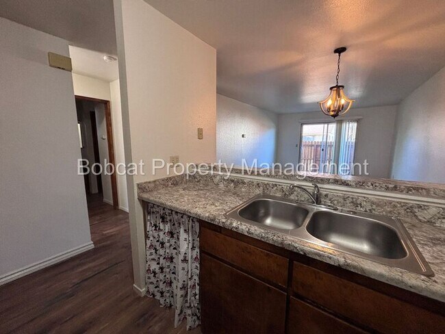 Building Photo - 1516 South Ct