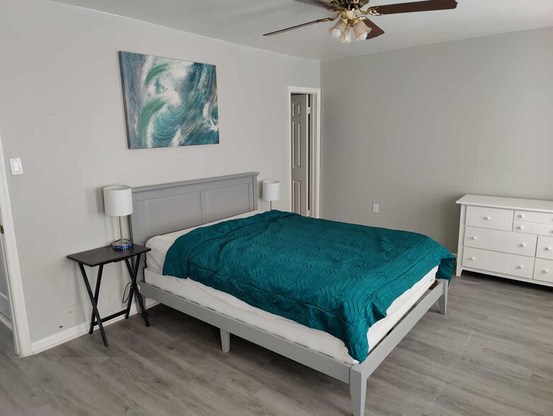 Master bedroom (3rd floor) - 11573 Overleigh Dr