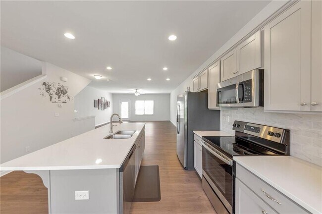 Building Photo - 3625 Hawthorne Terrace