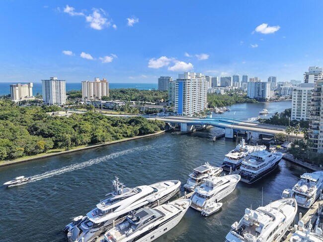 Building Photo - 2555 NE 11th St