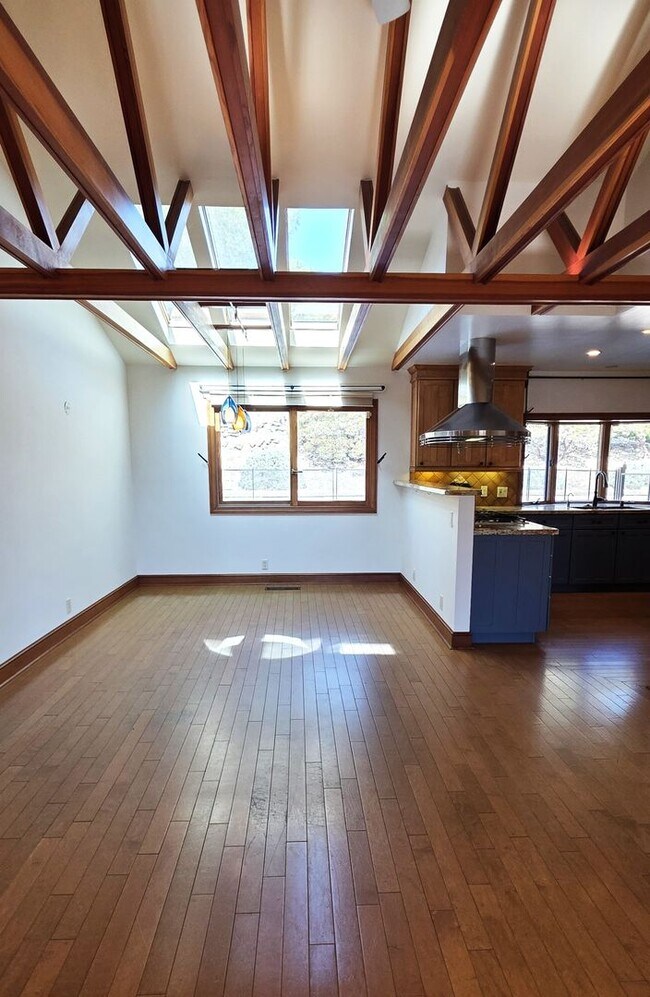 Building Photo - Fabulous Moraga 4bd+den/3ba Property with Stunning Views & Pool/Spa