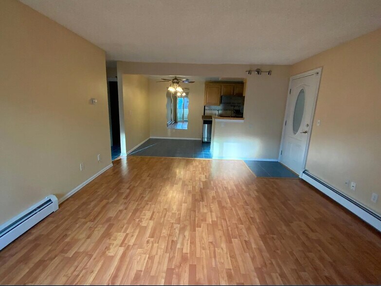 Primary Photo - 10150 E Virginia Ave