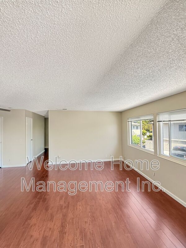 Building Photo - 1037 Mohr Ln