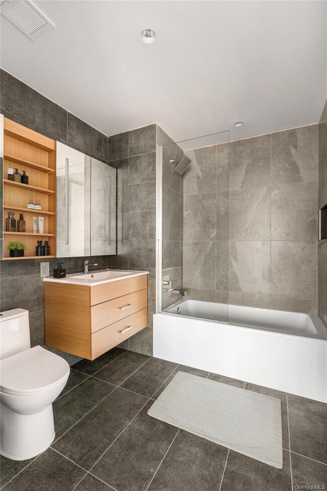 Building Photo - 44 Hudson St