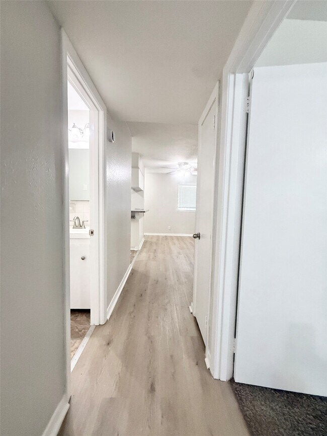 Building Photo - 201 S Kaysie St