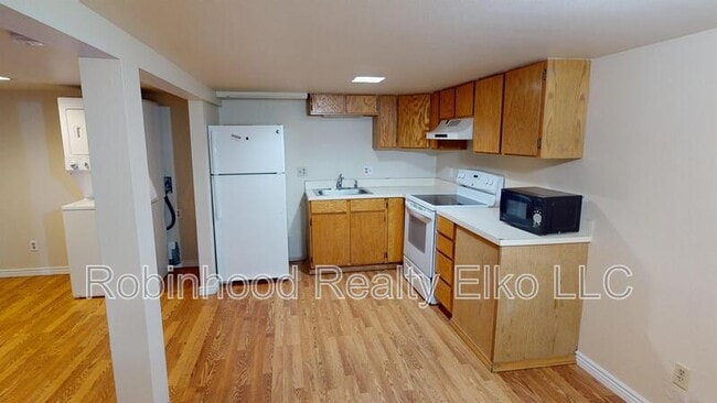 Building Photo - 659 Elm St