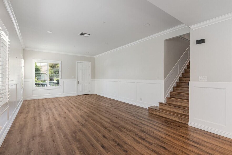Building Photo - 15736 Home Ct