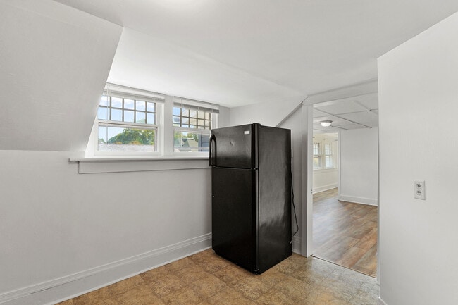 Building Photo - 104 N Layton Ave