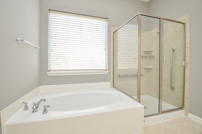 Building Photo - 3910 Jade Cove Ln