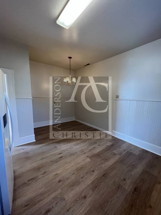 Building Photo - 12 8th St