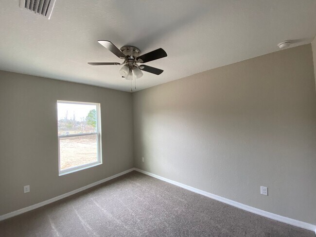 Building Photo - Desirable SW Ocala Neighborhood 3/2/2 *WON'T LAST*