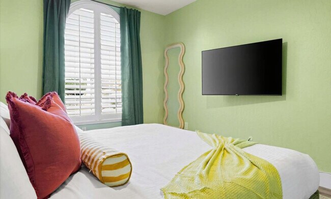 Building Photo - 2431 E Laurel St