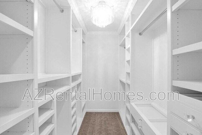 Building Photo - 621 W Plata Ave