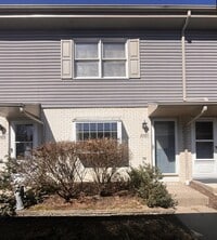 Building Photo - Woods Edge 2-Bedroom Townhome!