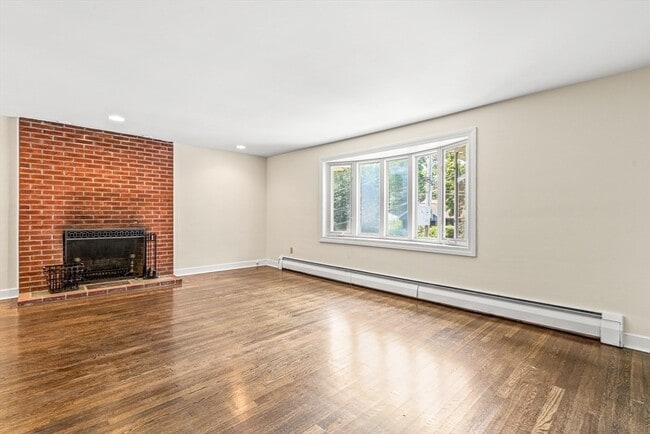 Building Photo - 181 Moss Hill Rd
