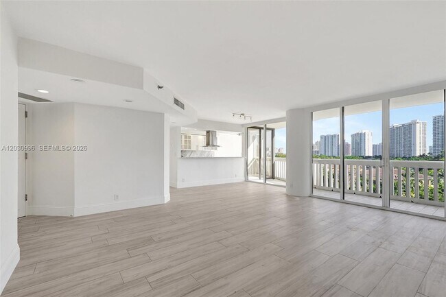 Building Photo - 1000 W Island Blvd