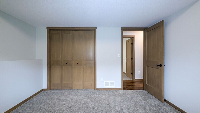 Building Photo - 4 bedroom, 3 bathroom Home