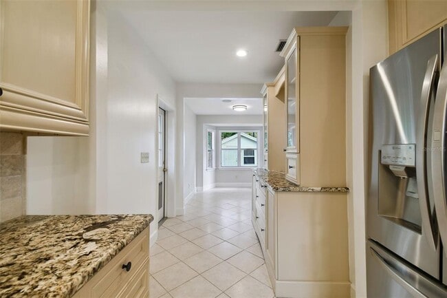 Building Photo - 2918 W Coachman Ave