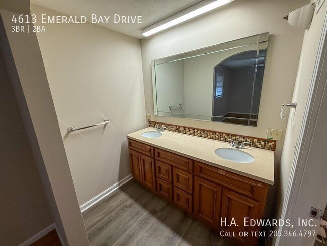 Building Photo - 4613 Emerald Bay Dr