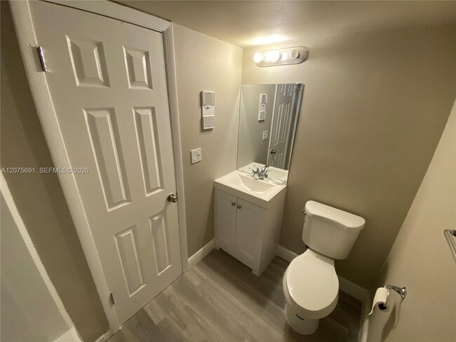 Building Photo - 2771 Riverside Dr