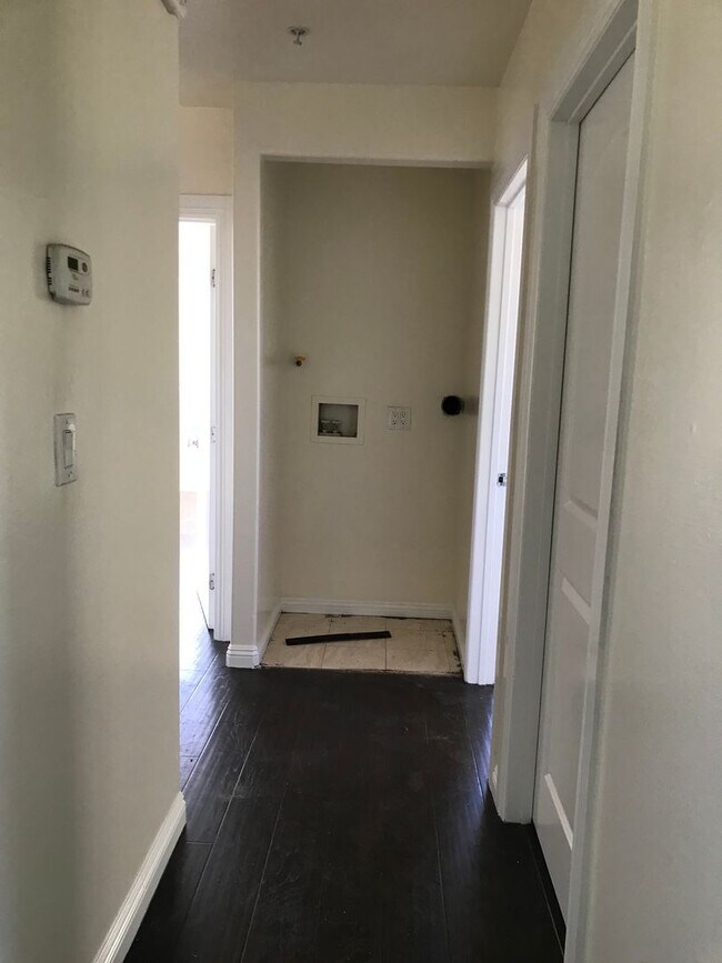 Building Photo - 83(430)