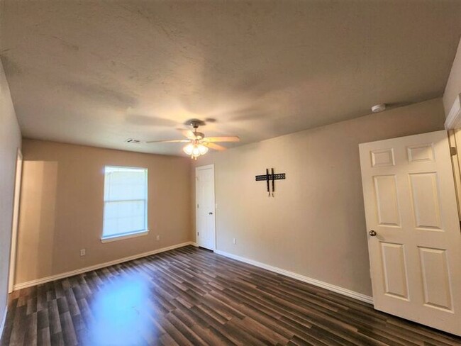 Building Photo - 3 Bed 2 Bath 2 Car Garage in College Park ...