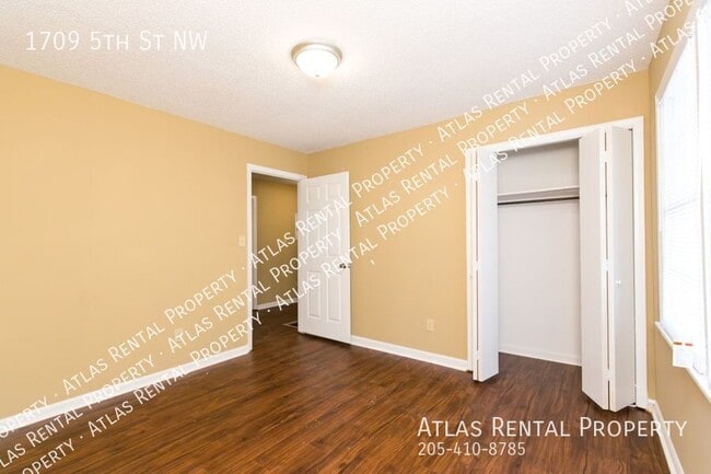 Building Photo - 1709 5th St NW