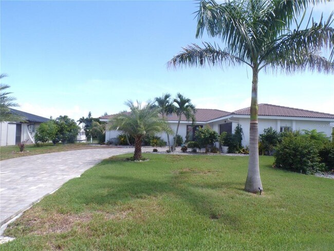 Building Photo - 2810 Via Paloma Dr