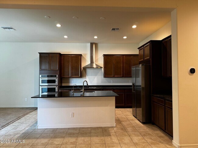 Building Photo - 5526 N 107th Ln