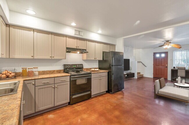 Building Photo - 2358 N 6th Ave