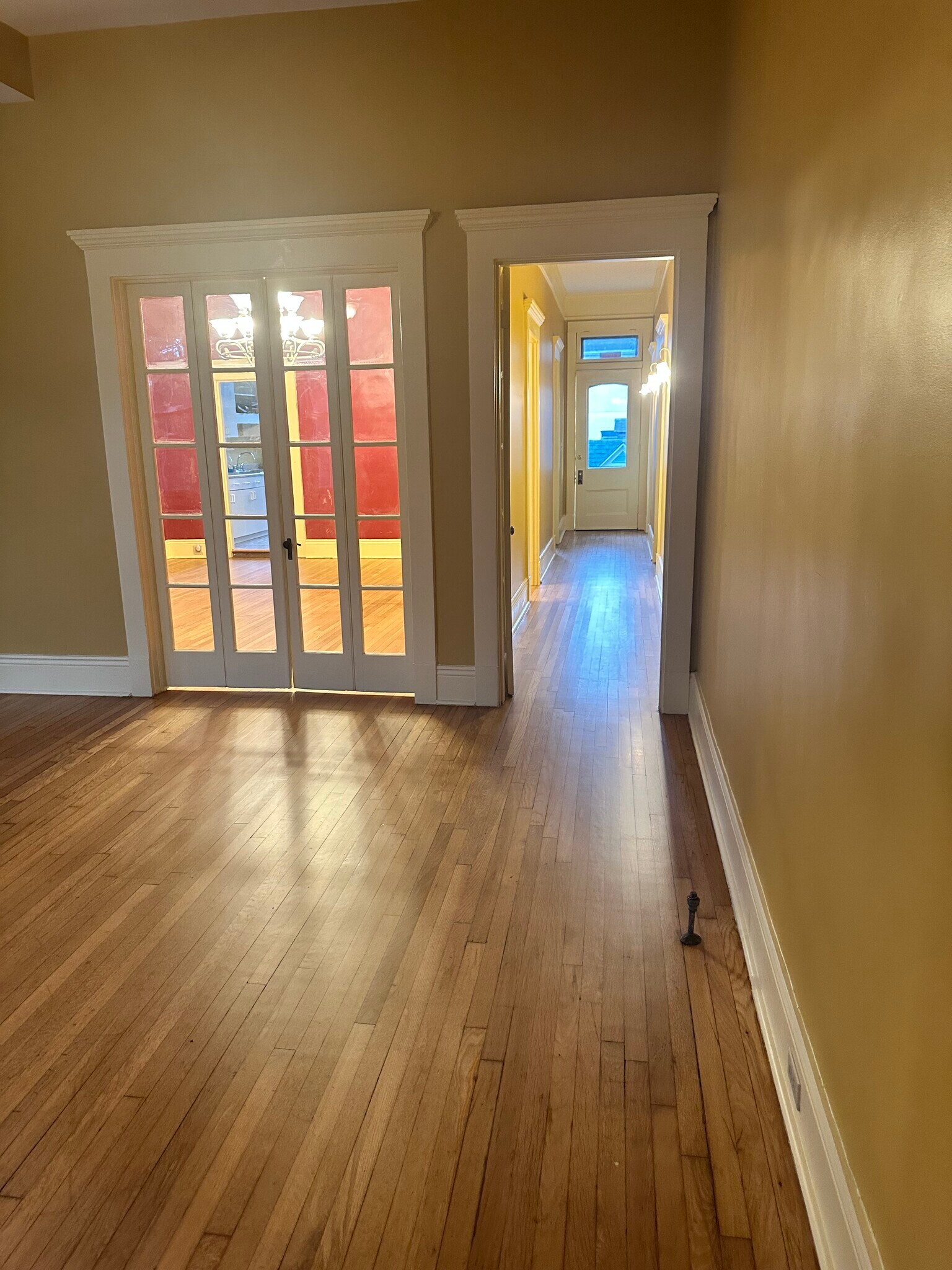 Living room - 7800 Jeannette St