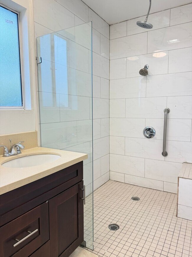 Building Photo - 2540 Hudspeth St