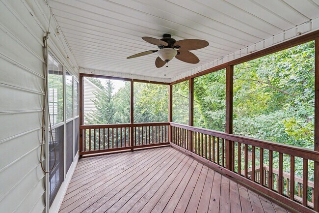 Building Photo - Exceptional 5-Bedroom Home with Finished Basement in Prime Location!