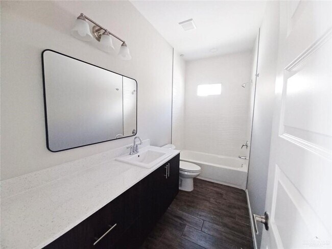 Building Photo - 9 E St