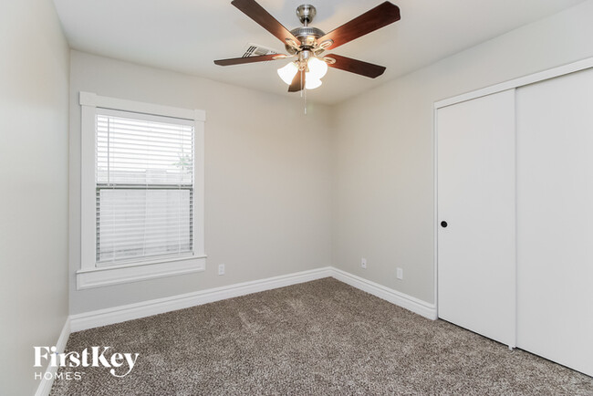 Building Photo - 39121 N Parisi Ln