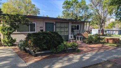 Building Photo - 5bd/2ba House Available beginning of August.