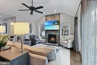 Building Photo - 10 Boulder Brook Dr