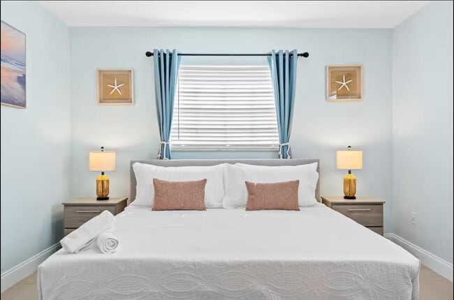 Building Photo - 304 SE 4th St