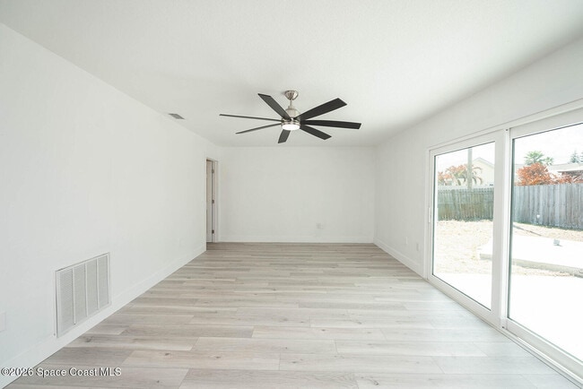 Building Photo - 790 Palm Dr