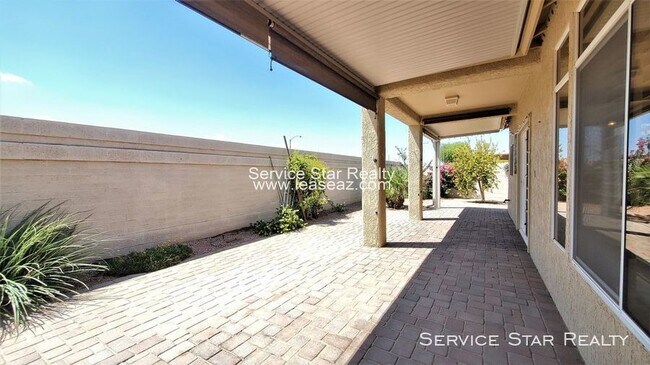 Building Photo - Sun City West - 2 bed with Den!