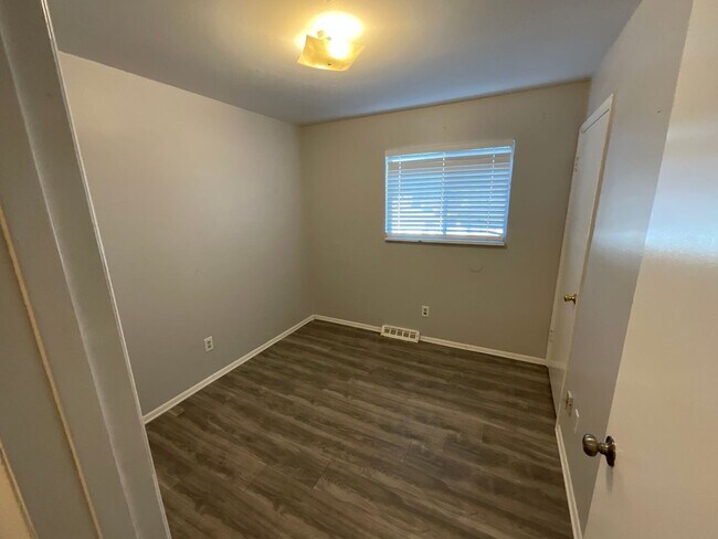 Building Photo - 3753-3763 W 89th Way