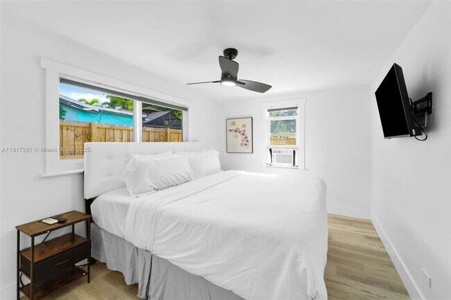 Building Photo - 1464 NE 24th St