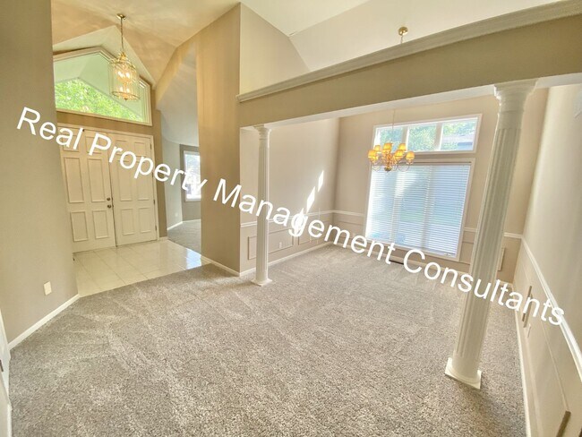 Building Photo - $1000 Move In Incentive on Lake Winnebago 3 Bedroom Home