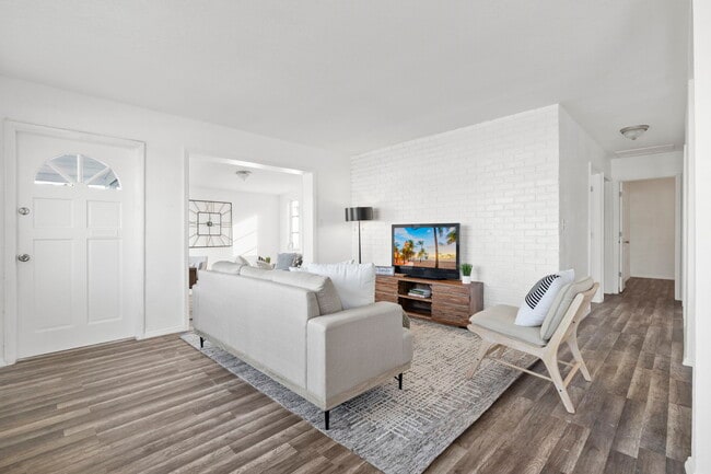 Building Photo - 221 Duxbury Ave
