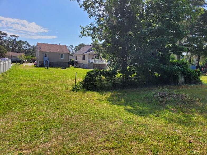 Building Photo - 15 Freeman Dr