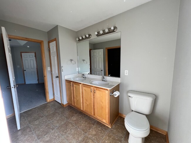 Building Photo - 2224 NW Bayberry Ln