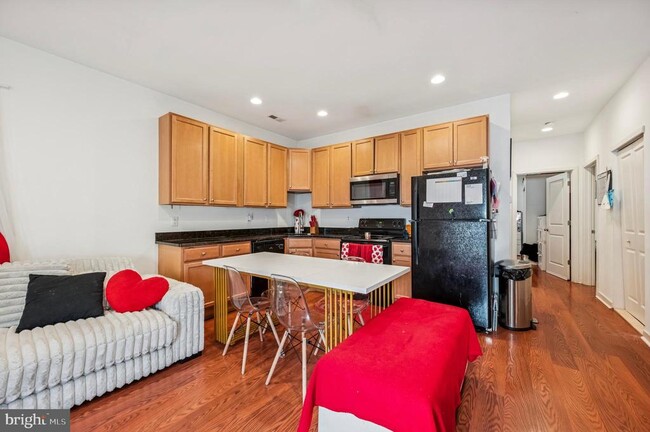 Building Photo - 6212 Ridge Ave