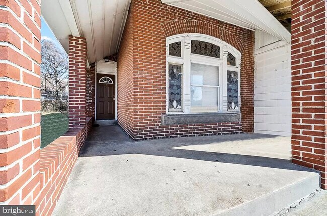 Building Photo - 1715 Providence Ave