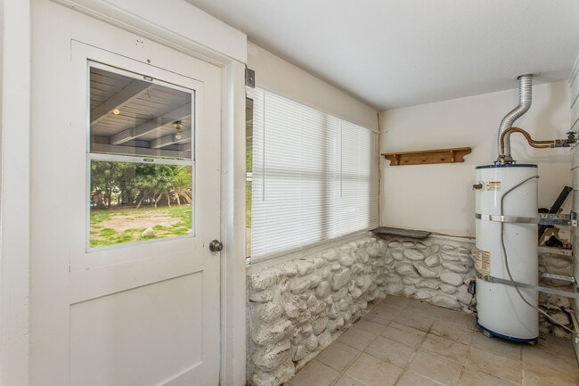 Building Photo - Charming 1-bedroom backhouse in Mentone!