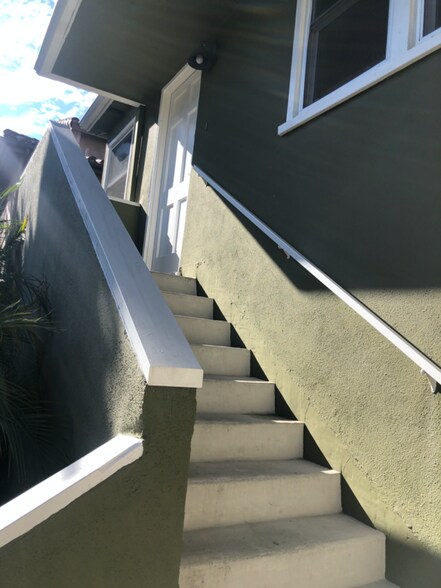 Building Photo - 1033 Pearl St